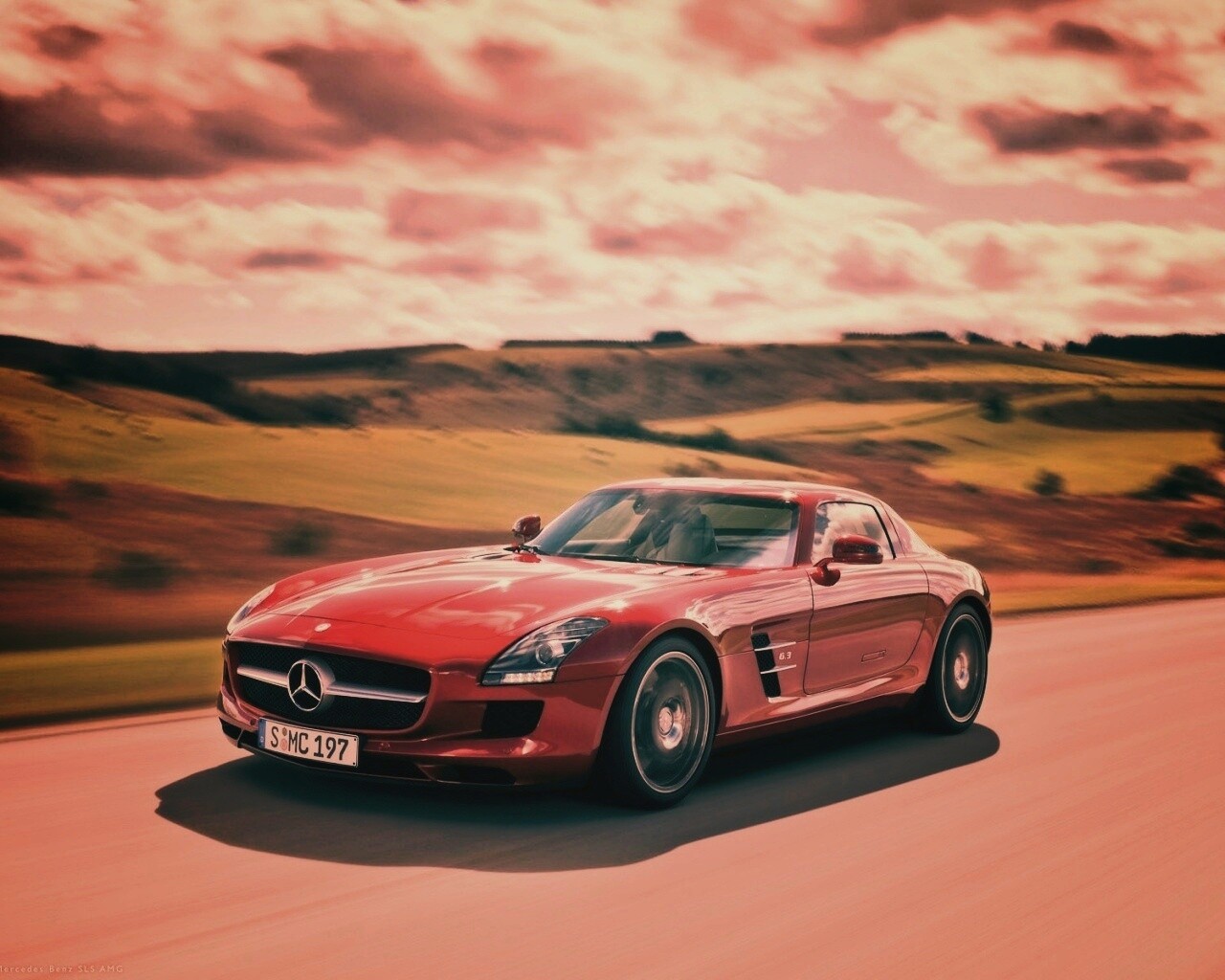 Красный спортивный мерседес обои