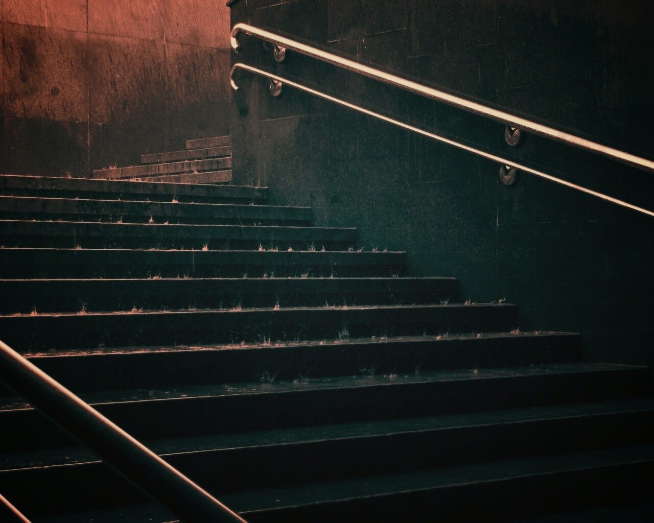 Спуск в подземный переход обои