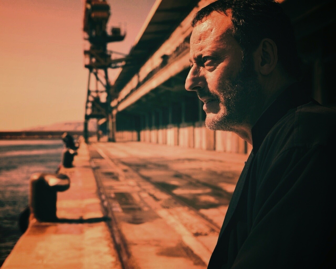 Жан Рено в порту обои