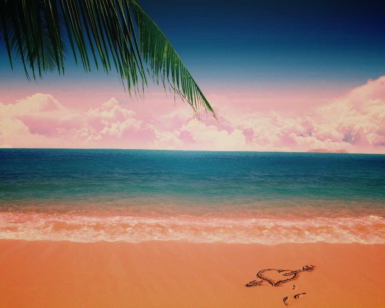 Любовь на океанском берегу обои