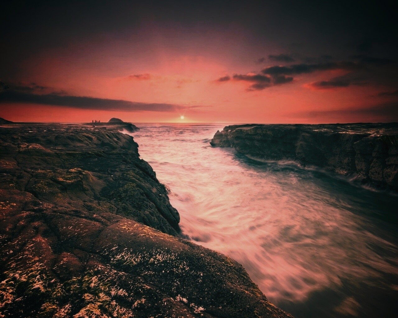 Каменистый пролив обои