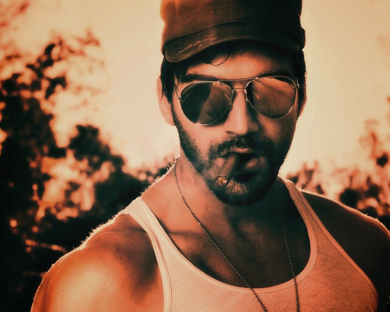 Суровый парень с сигарой обои