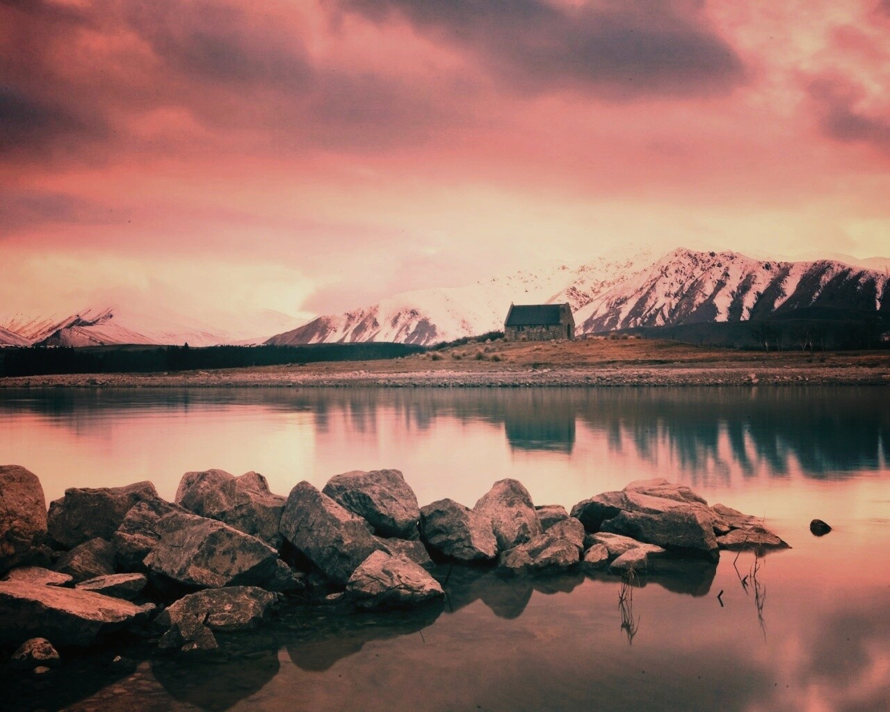 Домик на озере обои