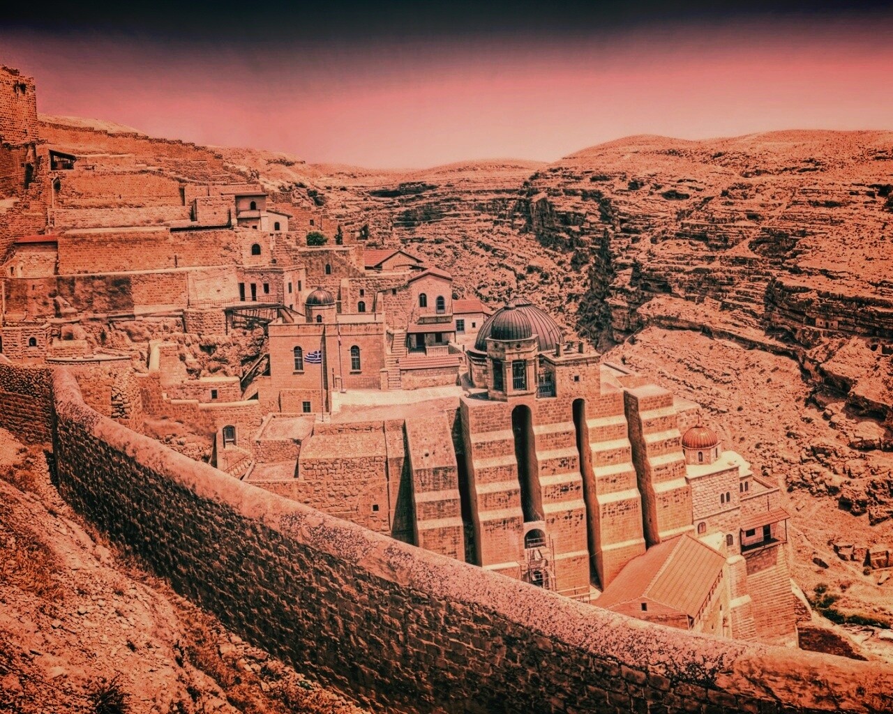 Город среди скал обои