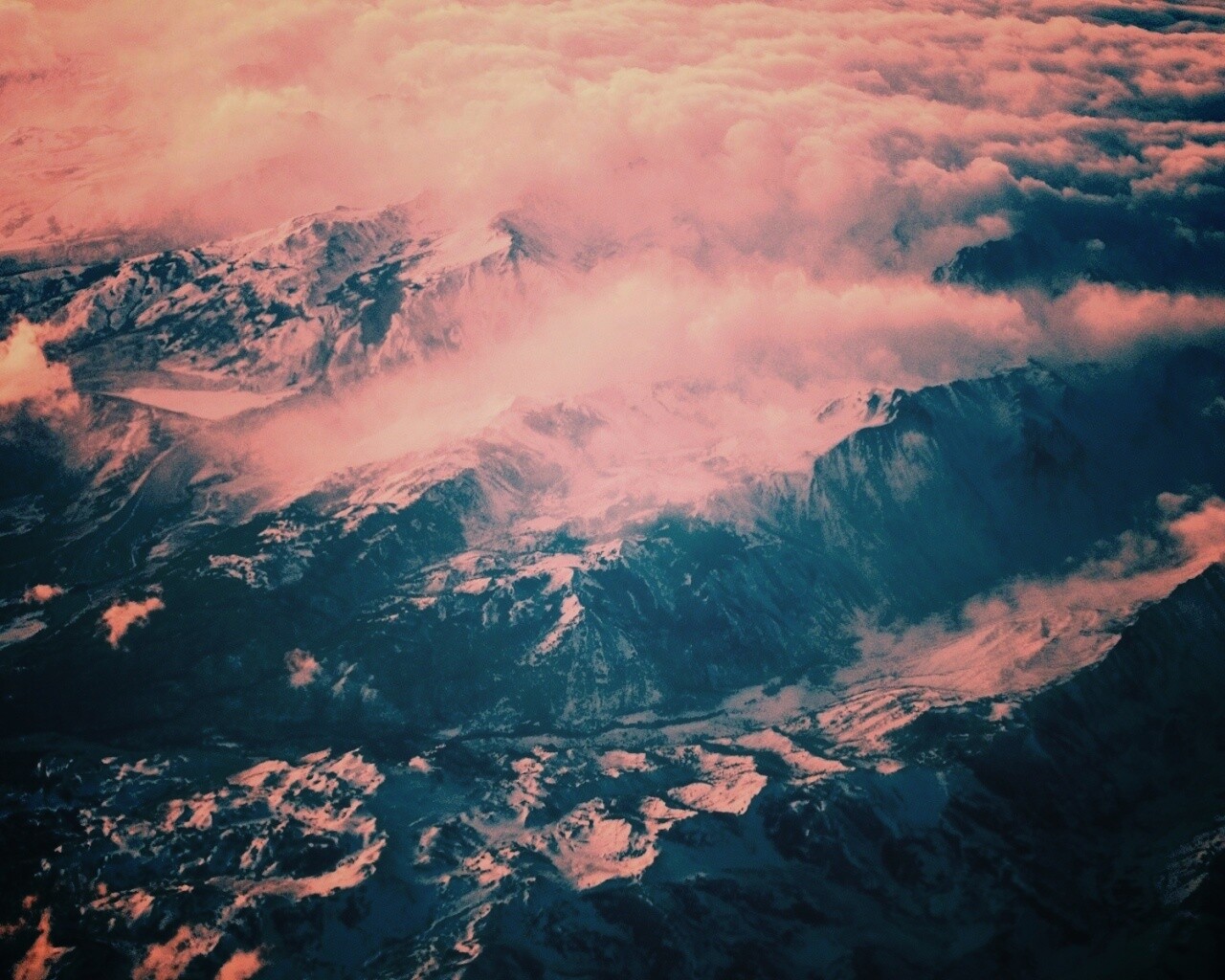 Облака в горах обои