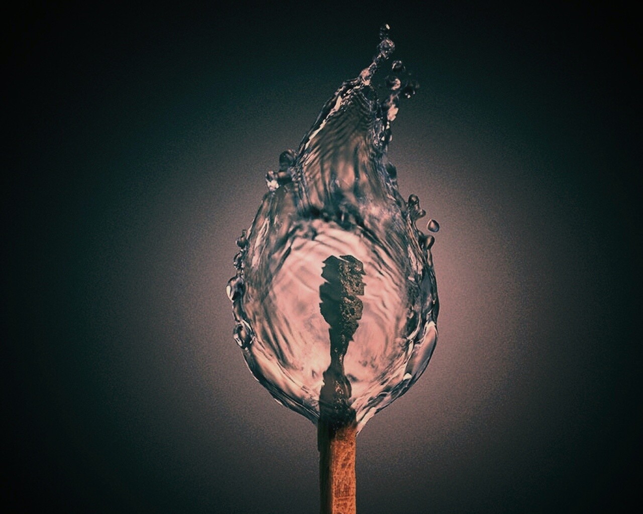 Водяное пламя спички обои