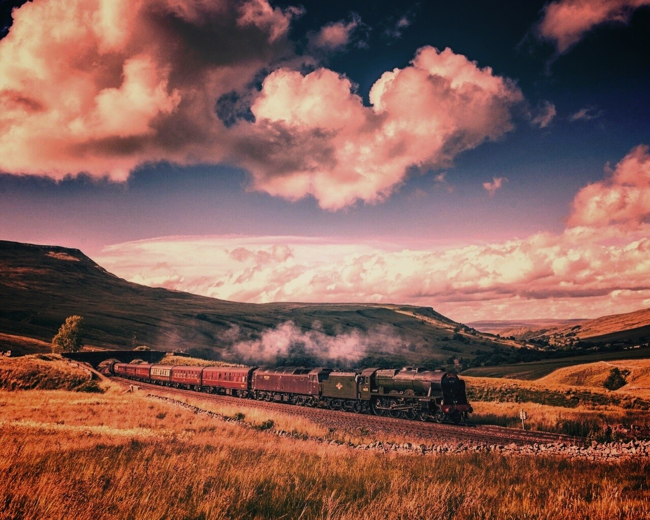Поезд в долине обои