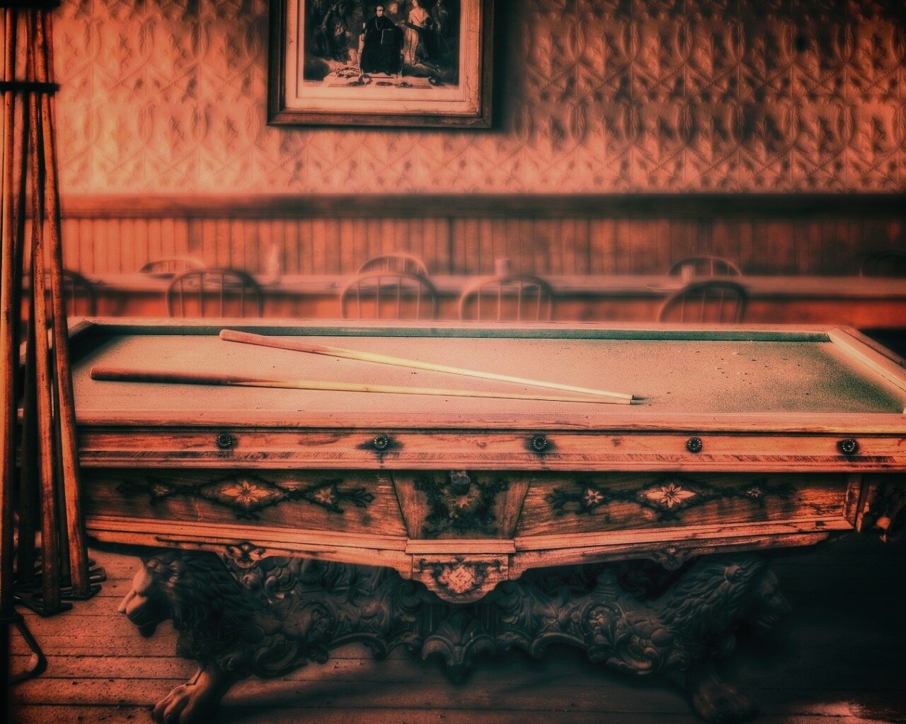 Старинный бильярдный стол обои