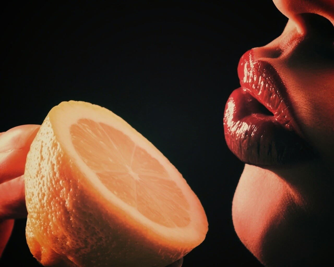 Лимон и губы обои