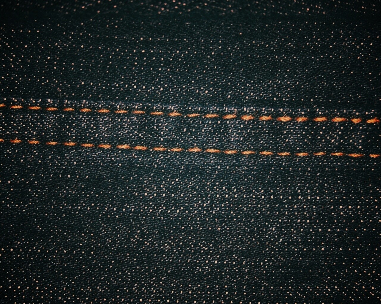 Темная джинсовая ткань со строчкой обои