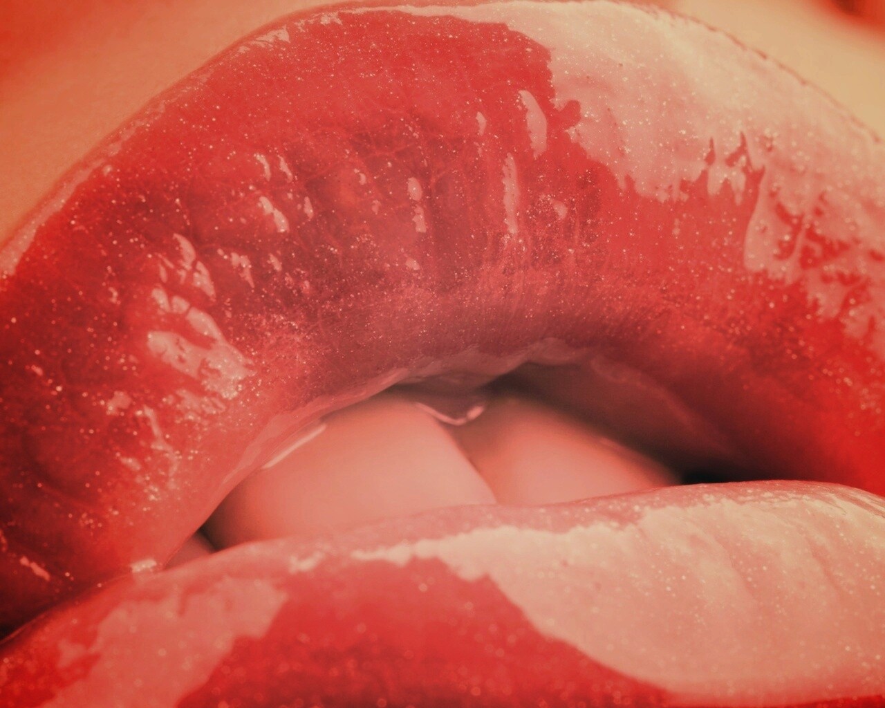 Губы с блеском обои