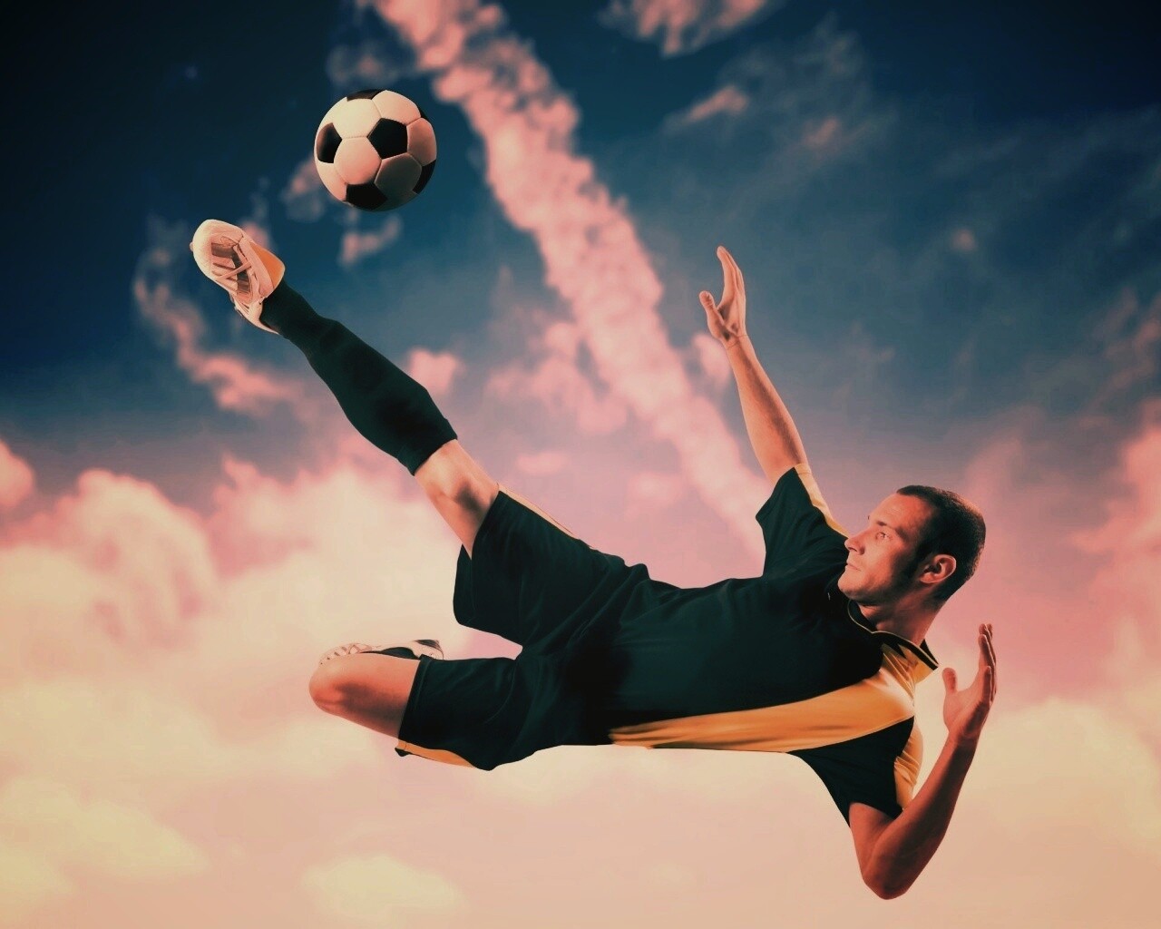 Удар по мячу обои