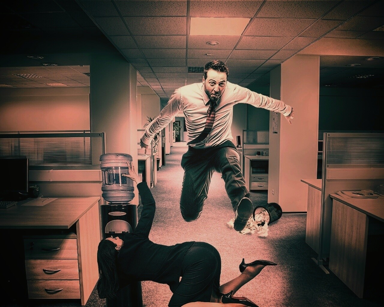 Ещё один день в офисе обои