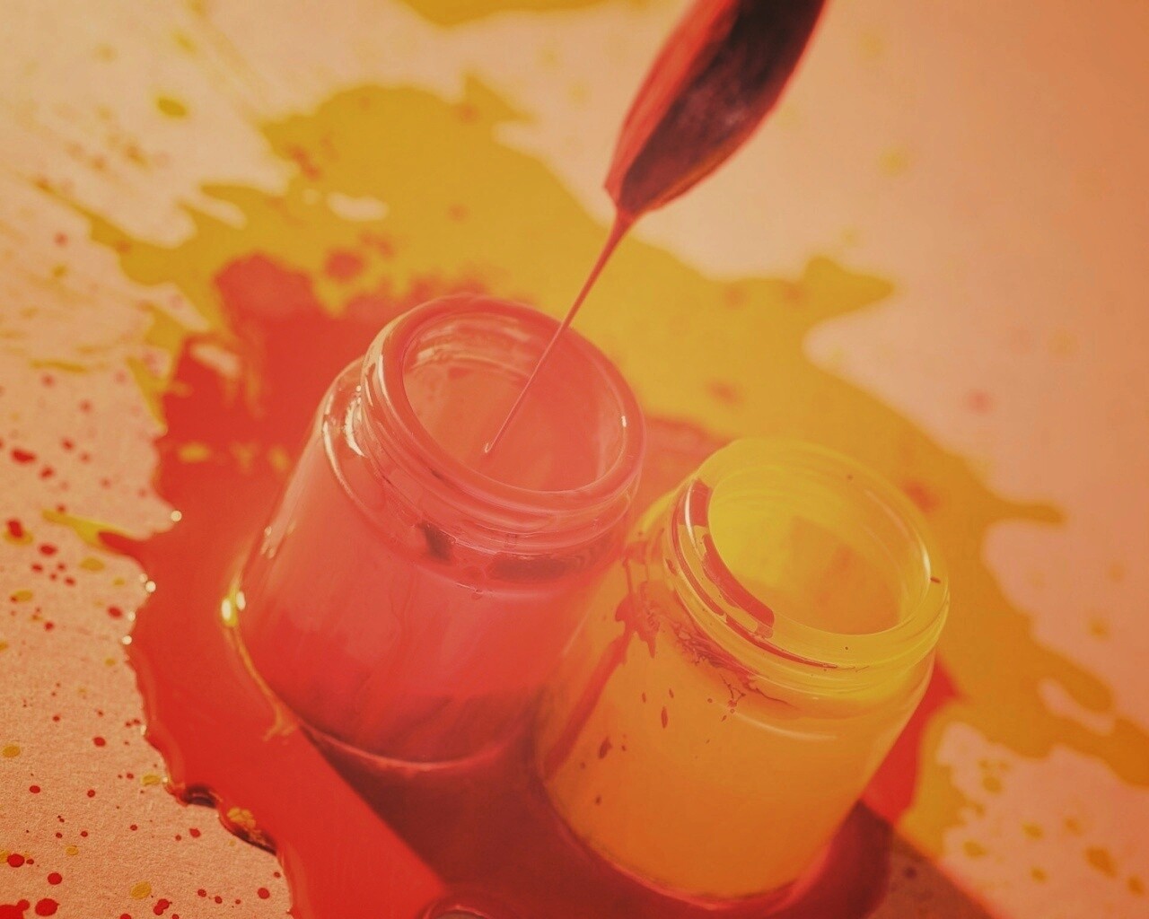 Баночки с краской обои