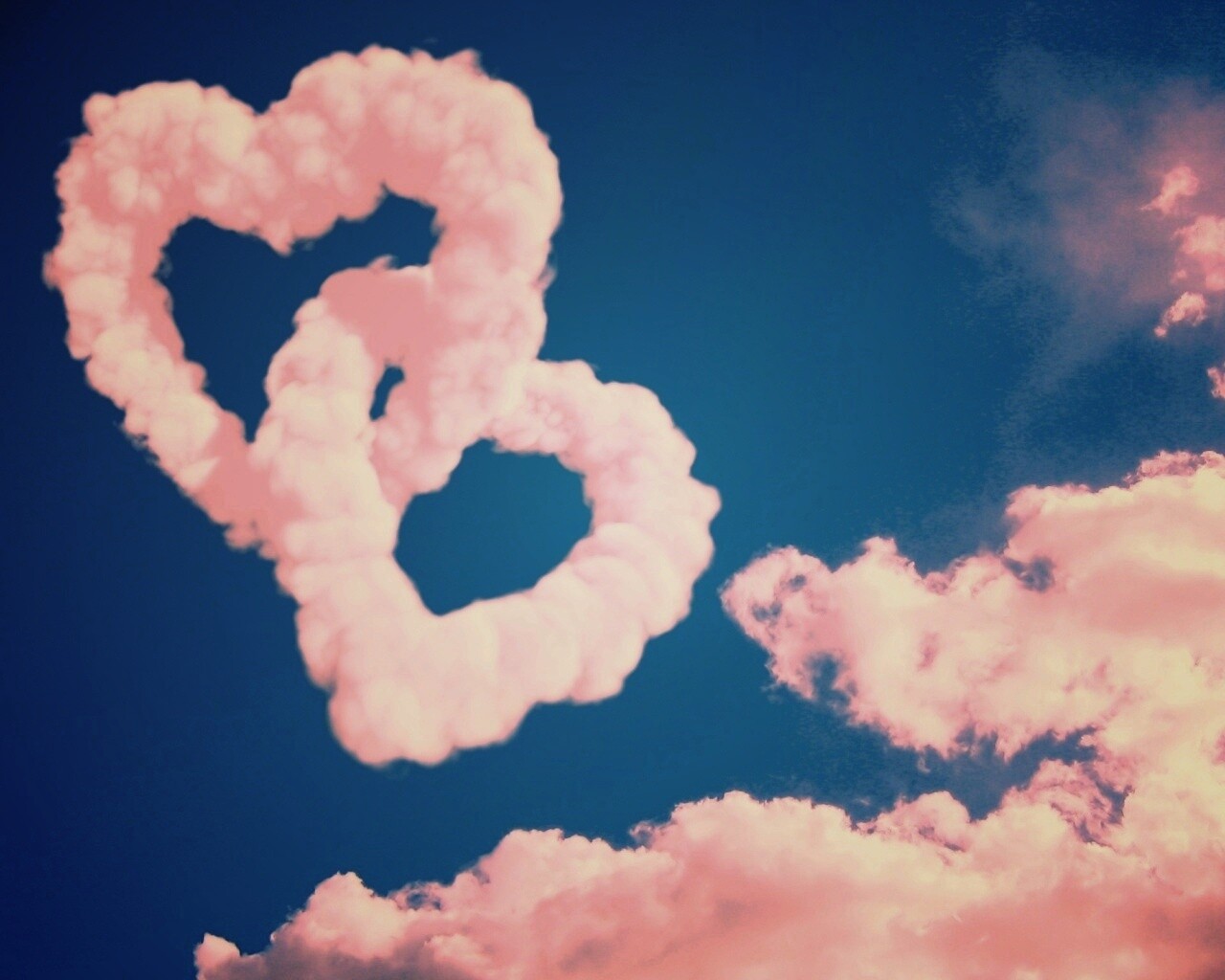 Облака в виде сердца обои