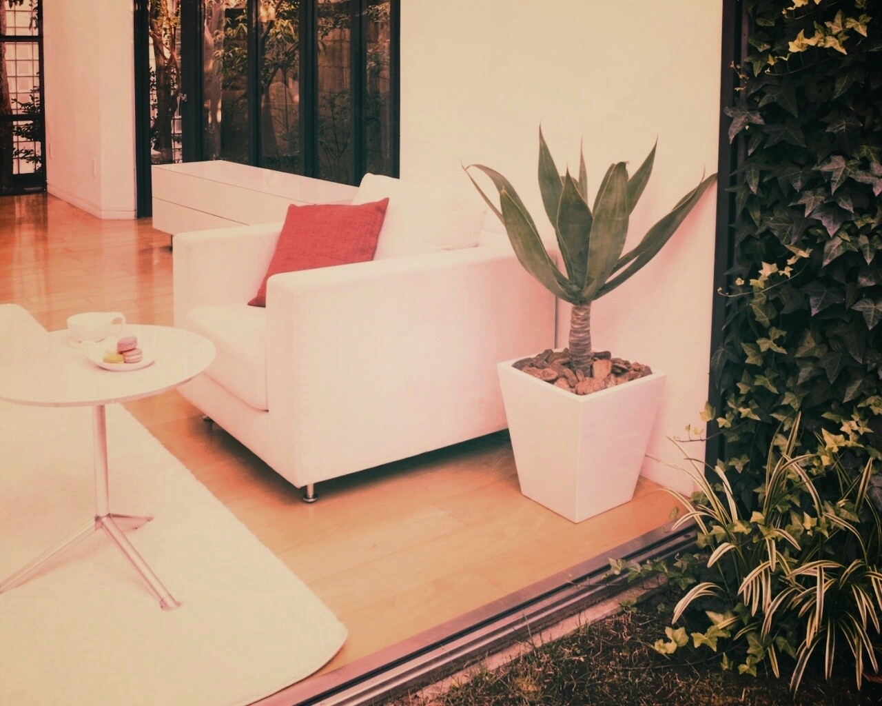 Белое кресло обои