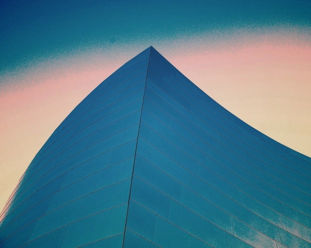 Угол небоскреба обои