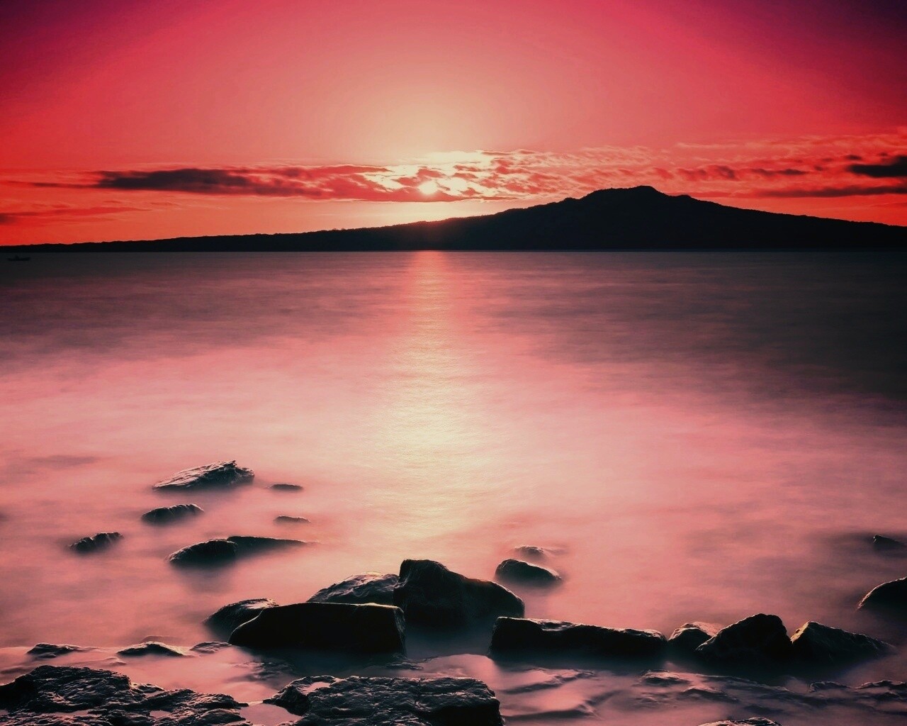 Восход над озером обои