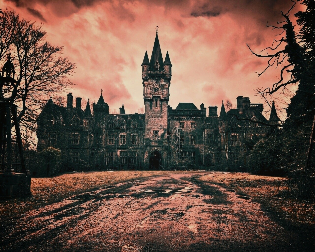 Разрушающийся замок обои