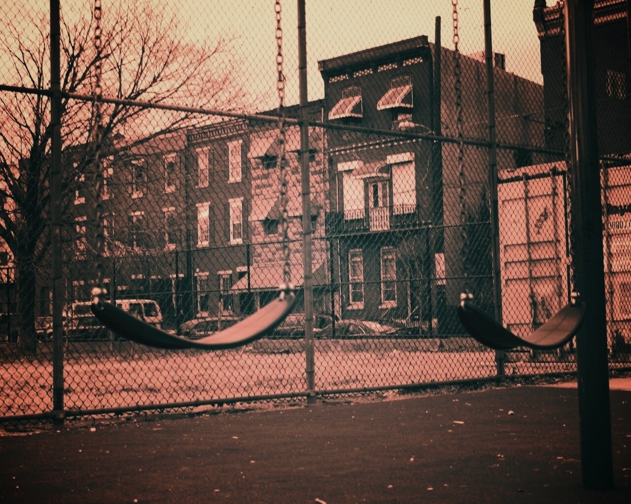 Пустые качели обои