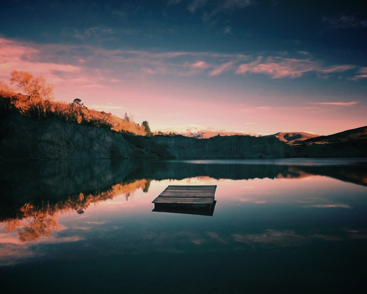 Уединенное озеро обои