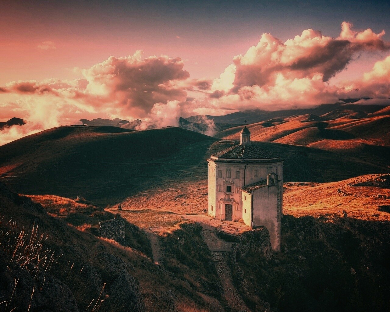 Горная церковь обои