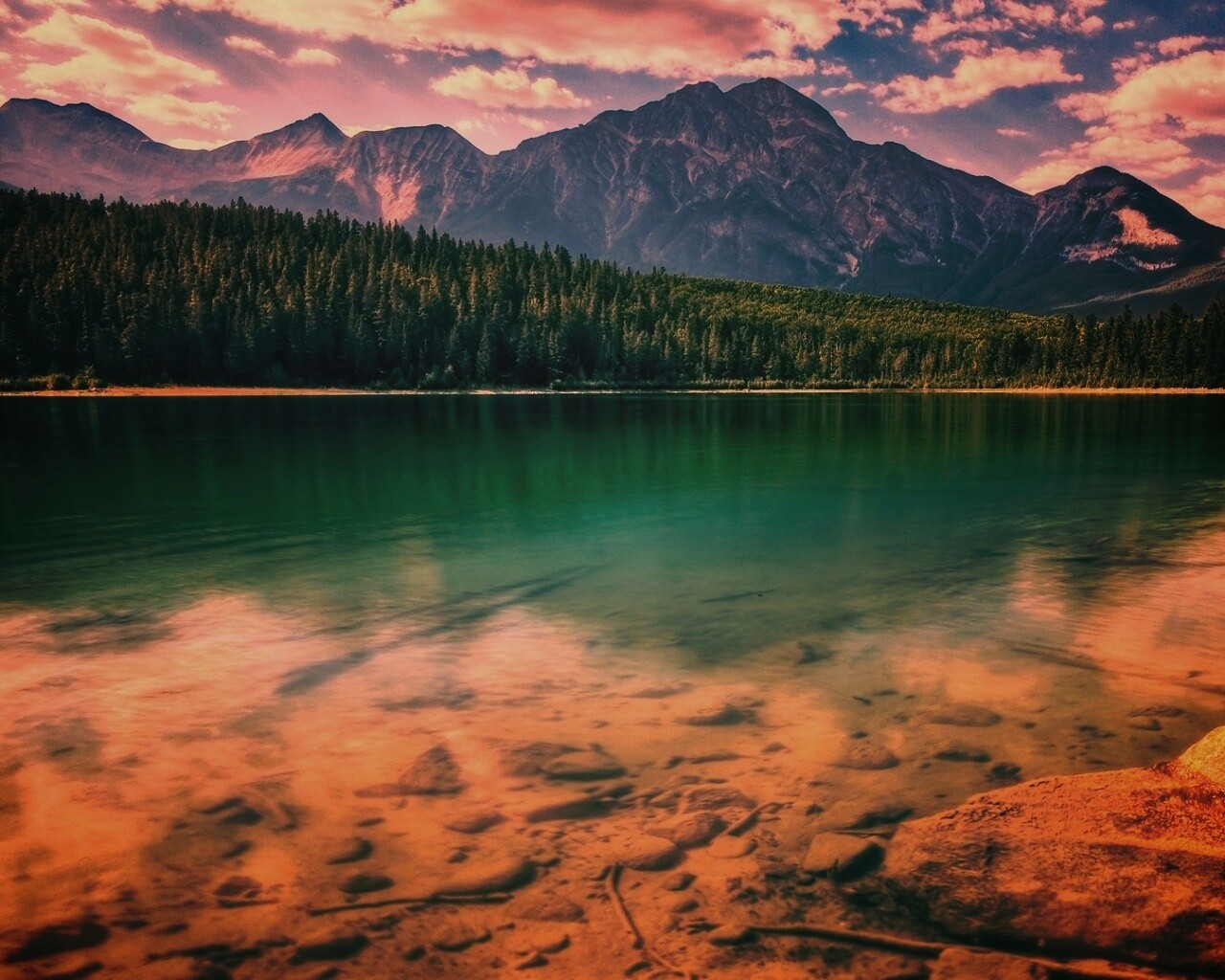 Зеленое озеро обои