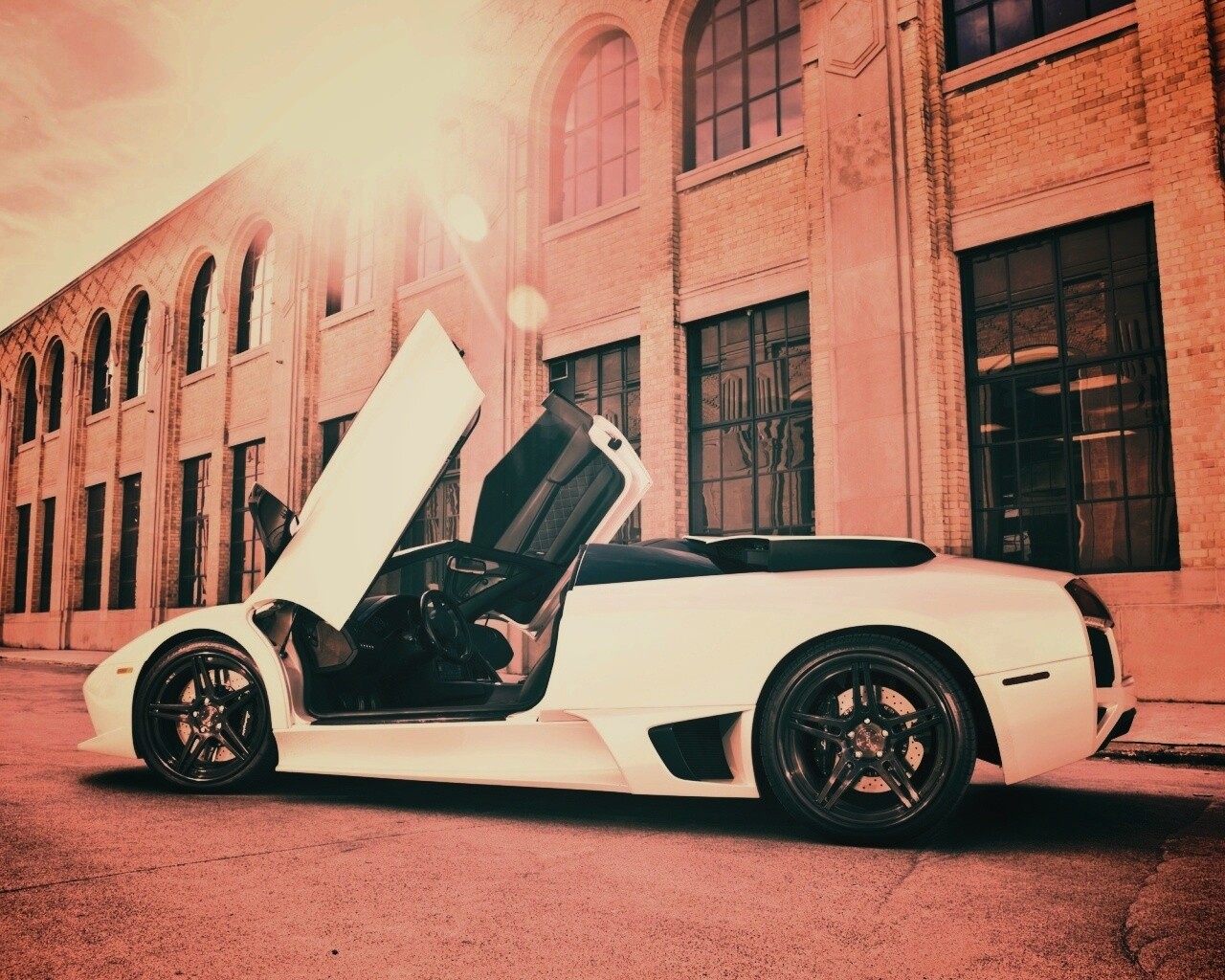 Белая Ламборгини Мурсьелаго обои