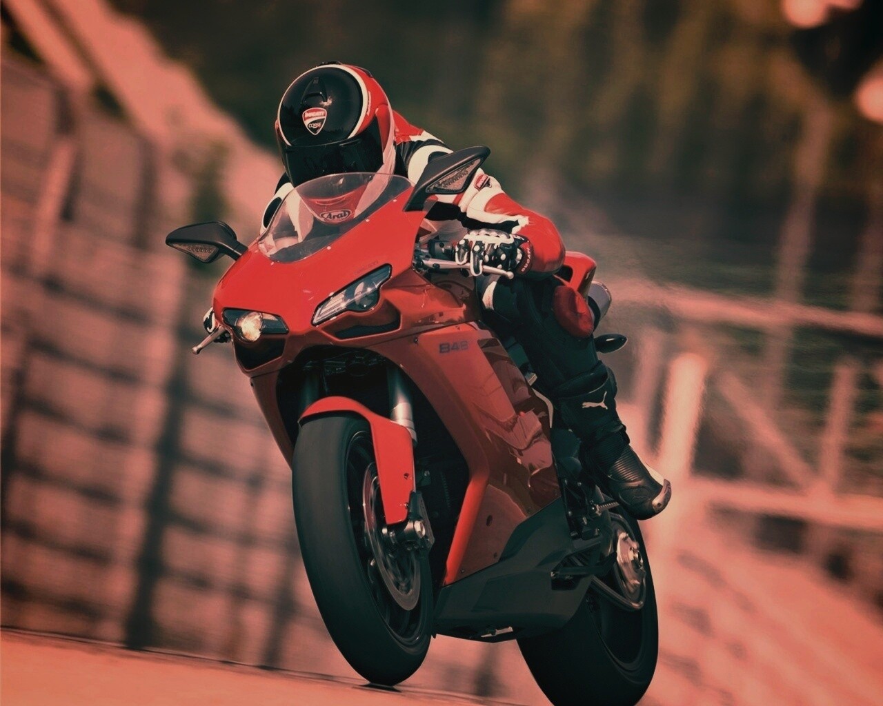 Мотоциклист на Дукати 848 обои