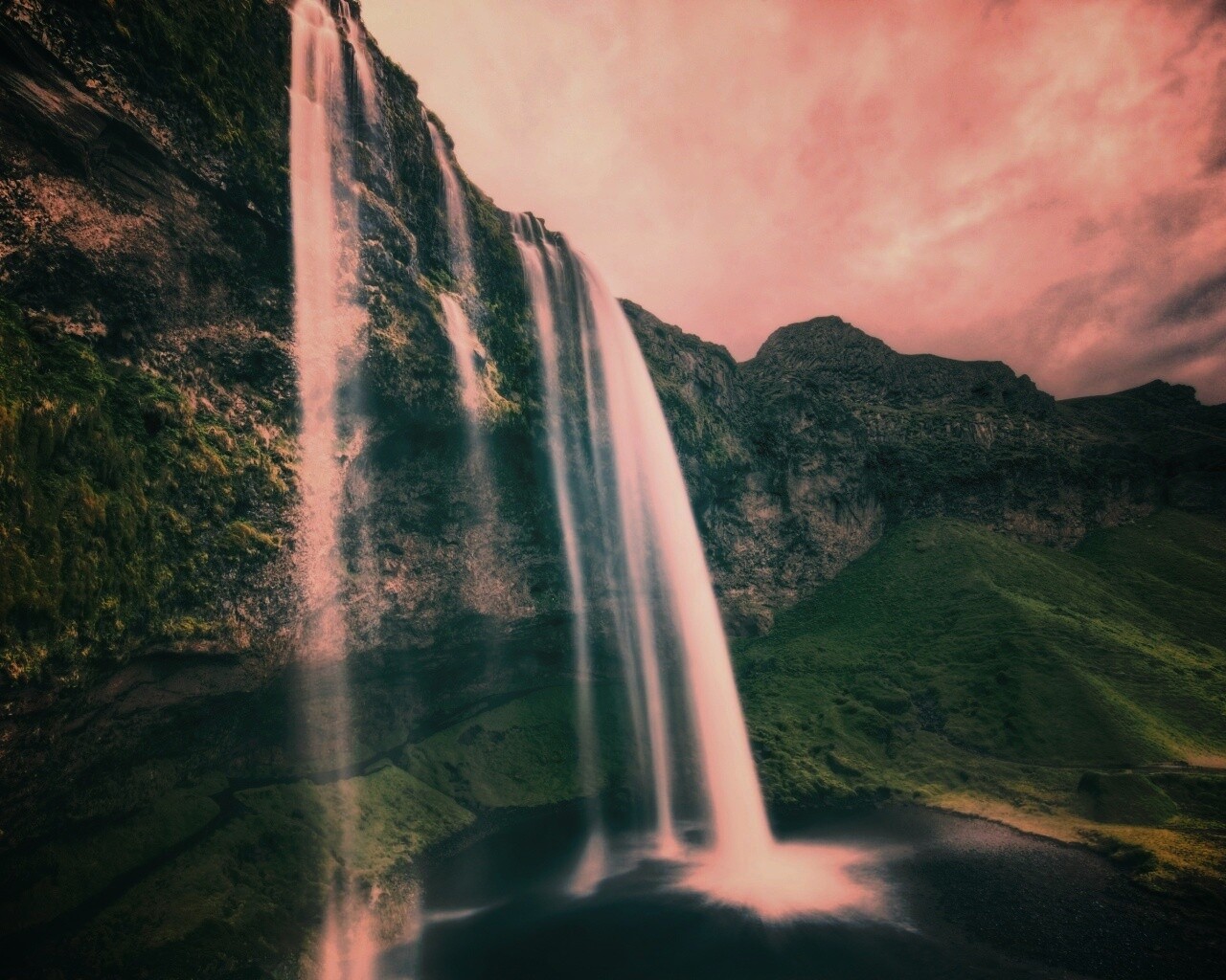 Нарисованный водопад обои