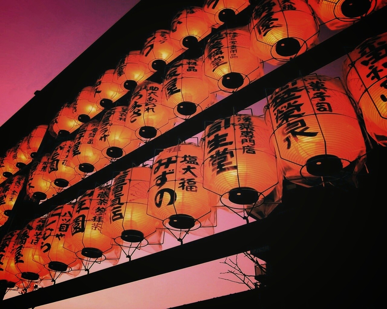 Японские фонарики вечером обои