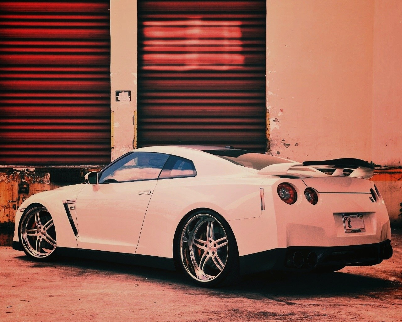 Спортивный Nissan обои