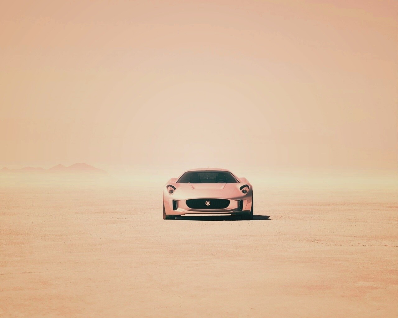 Ягуар подкрадывается обои