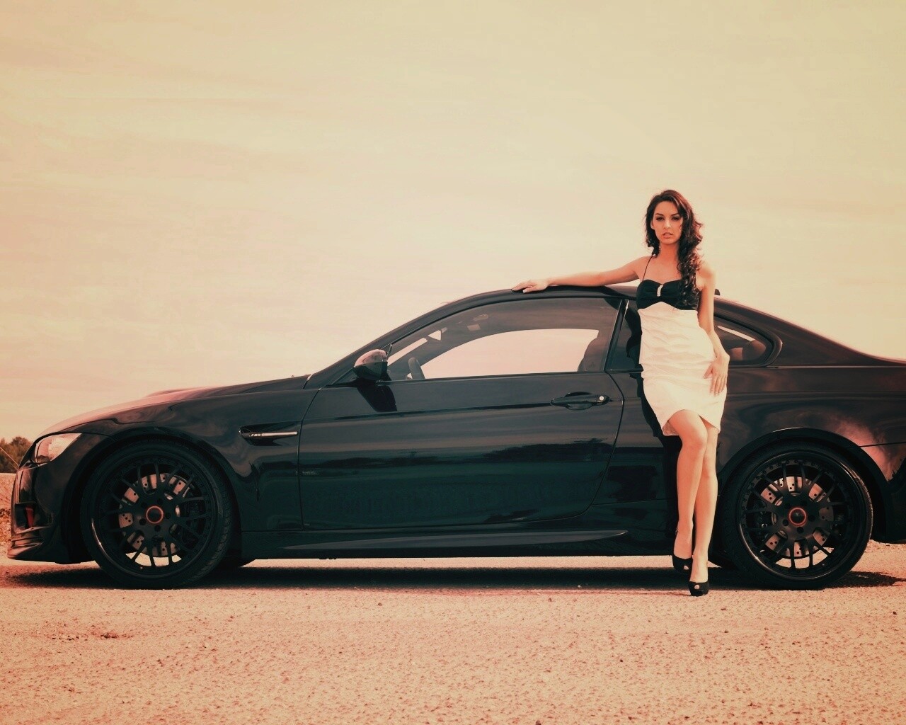 BMW и девушка обои