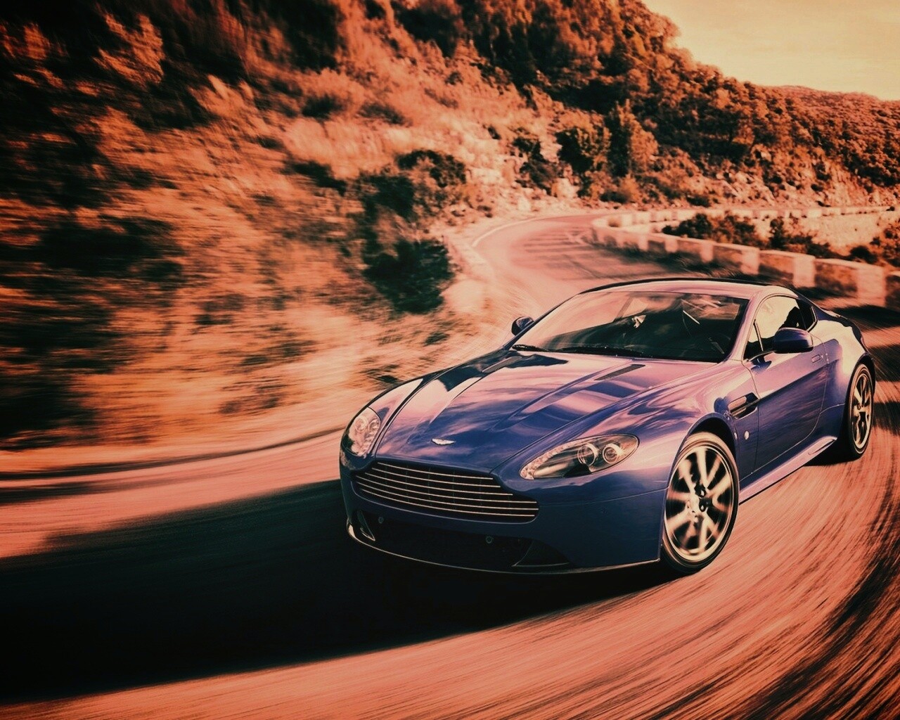 Синий Aston Martin обои