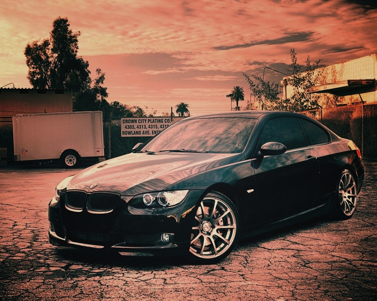 Чёрный БМВ обои