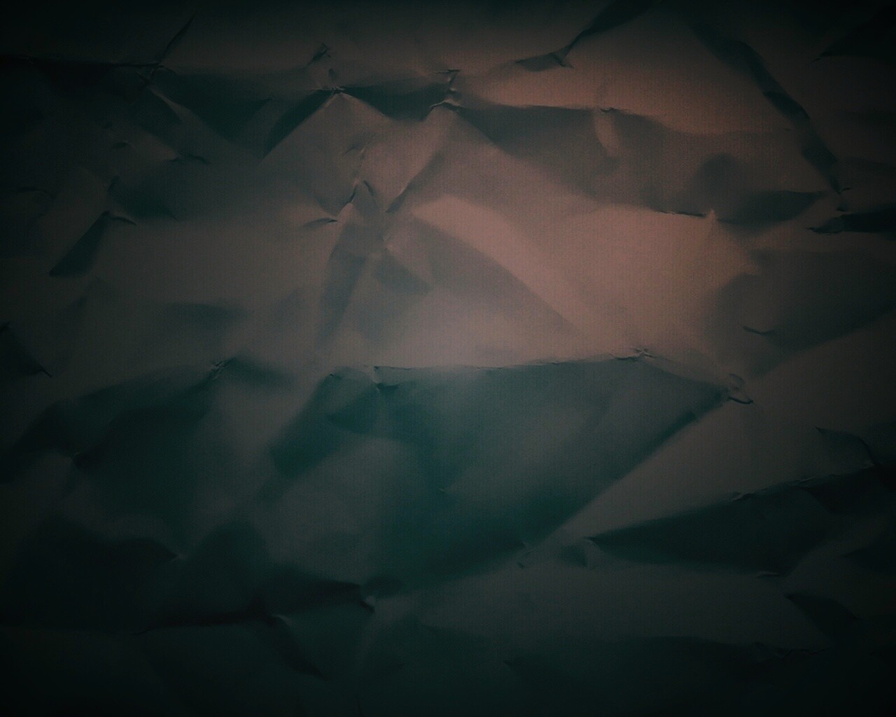 Темная мятая бумага обои