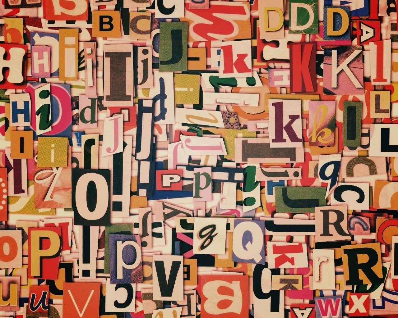 Буквы вырезанные из журналов обои
