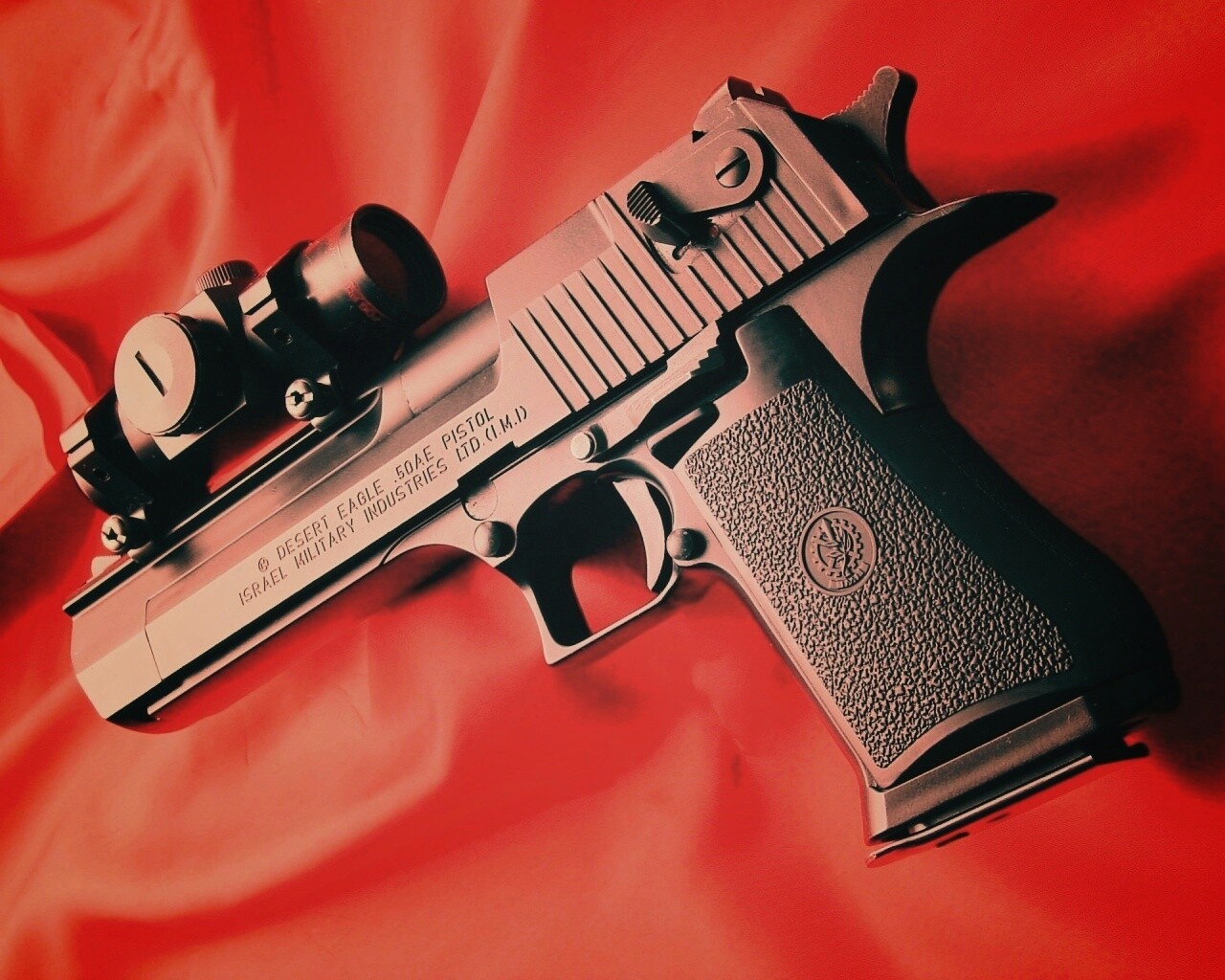 Пистолет Desert Eagle с прицелом обои