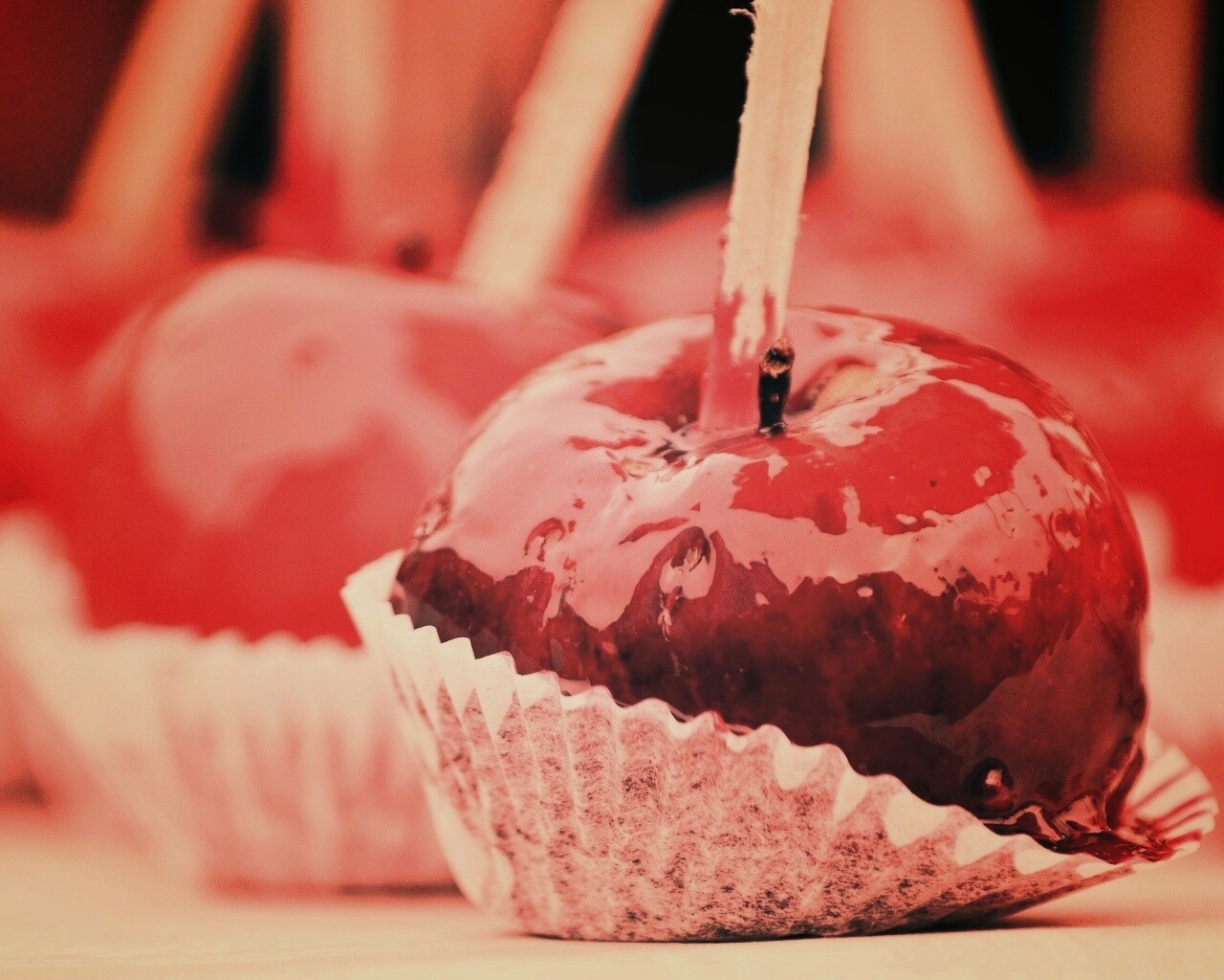 Яблочко в карамели обои