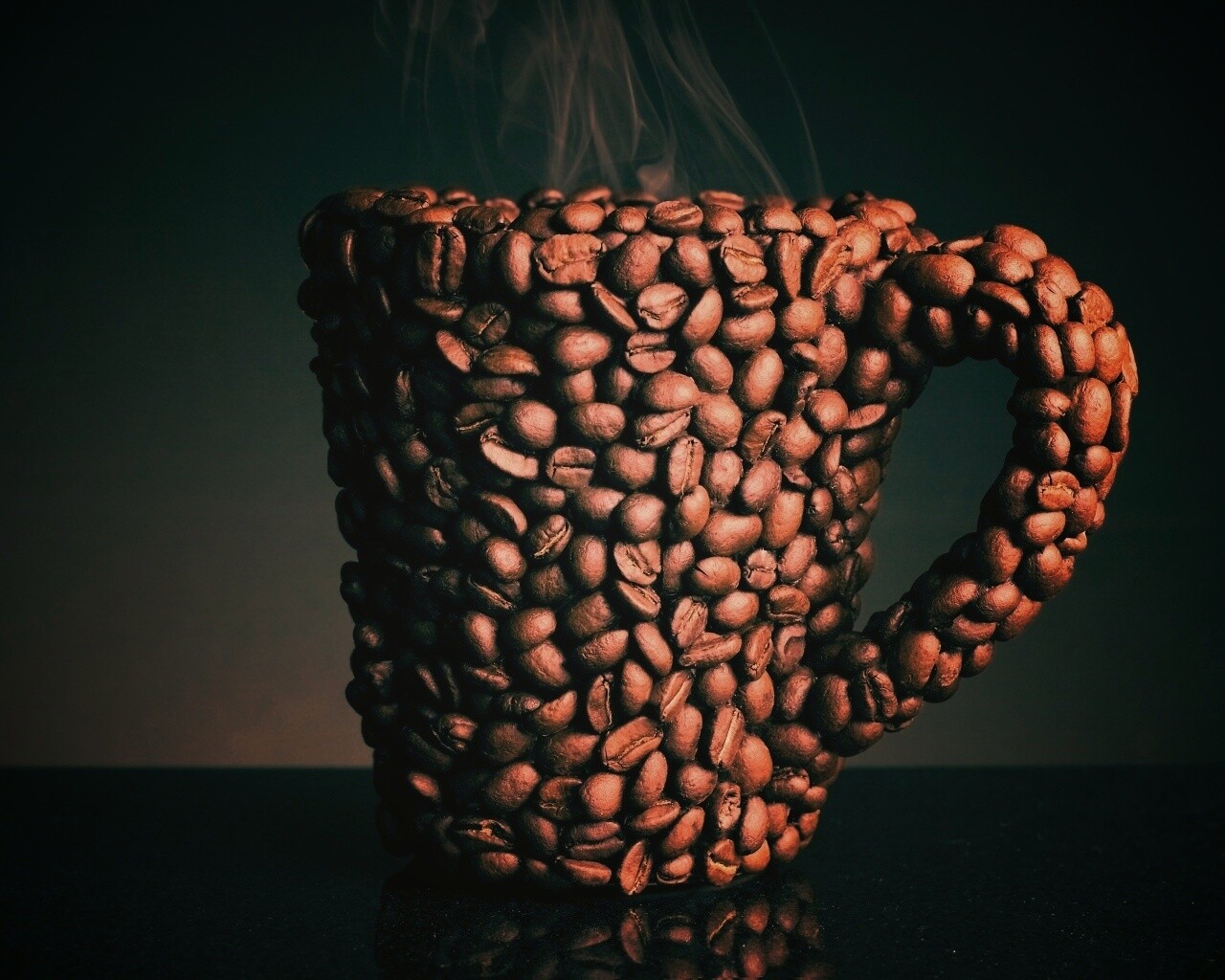 Кружка из кофейных зерен обои