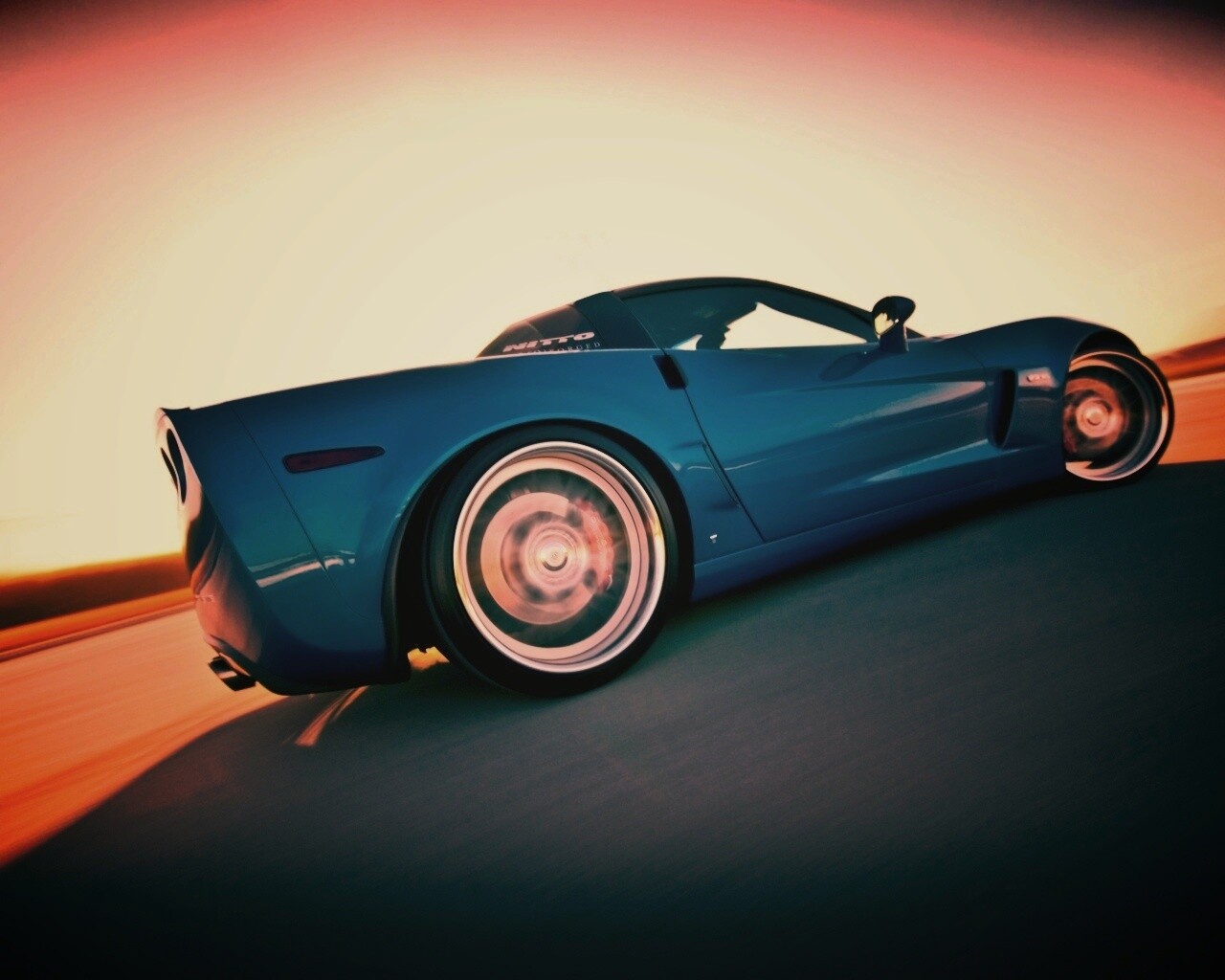 Гоночный спорткар синего цвета обои