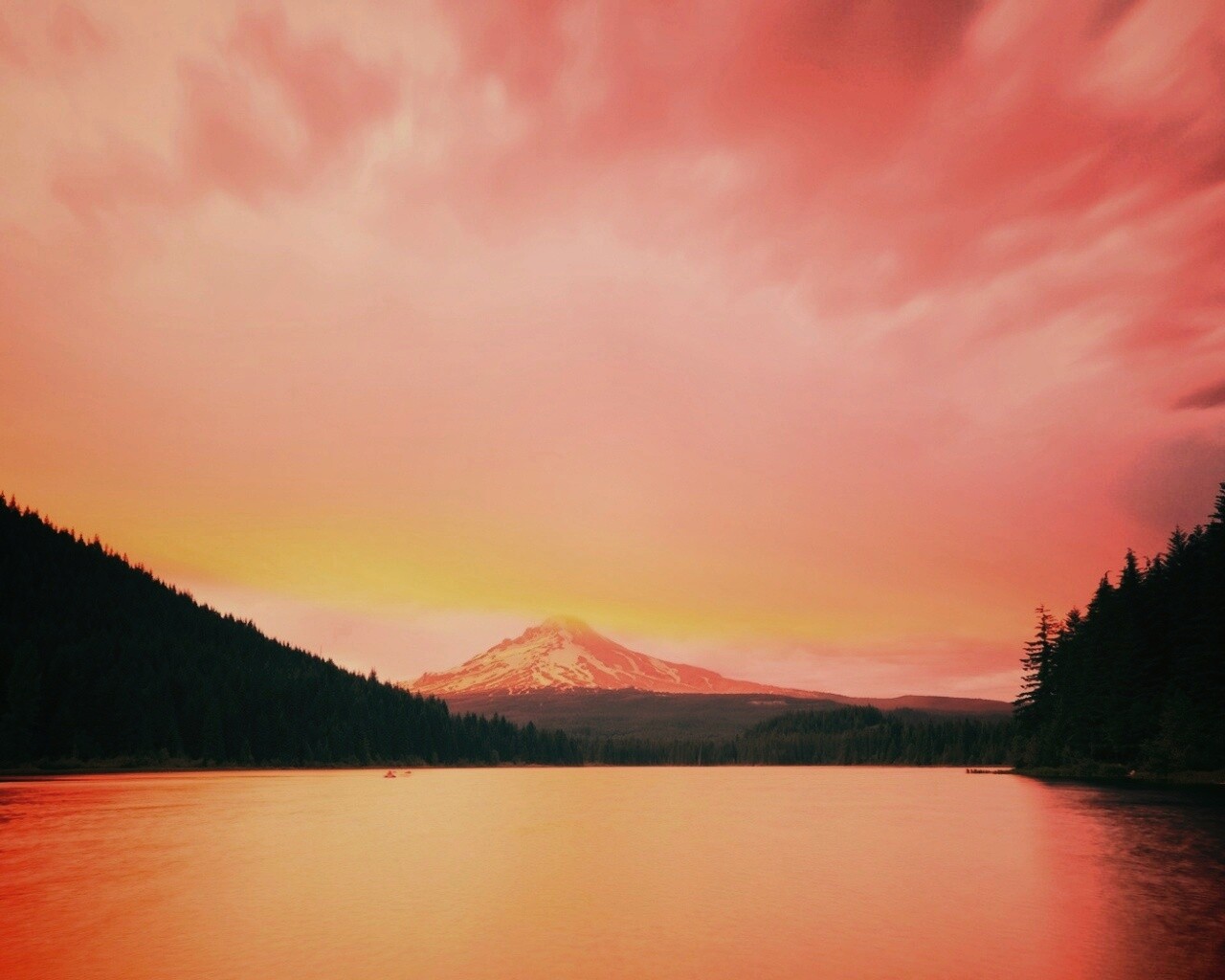 Закат над горой обои