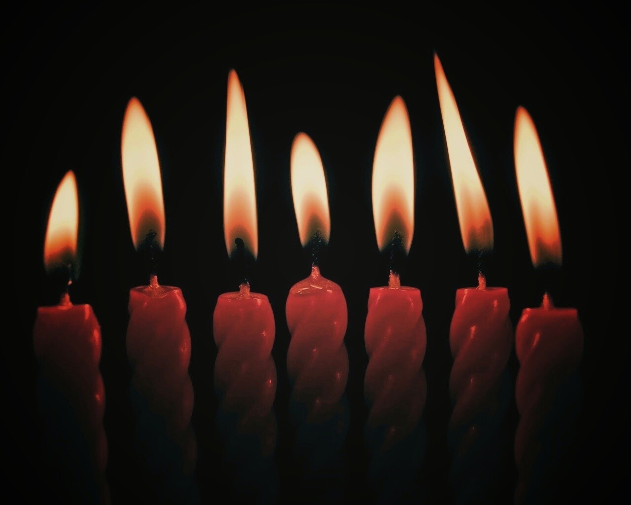 Красные свечи обои