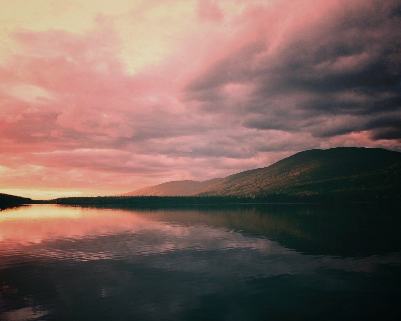 Вид на озеро обои