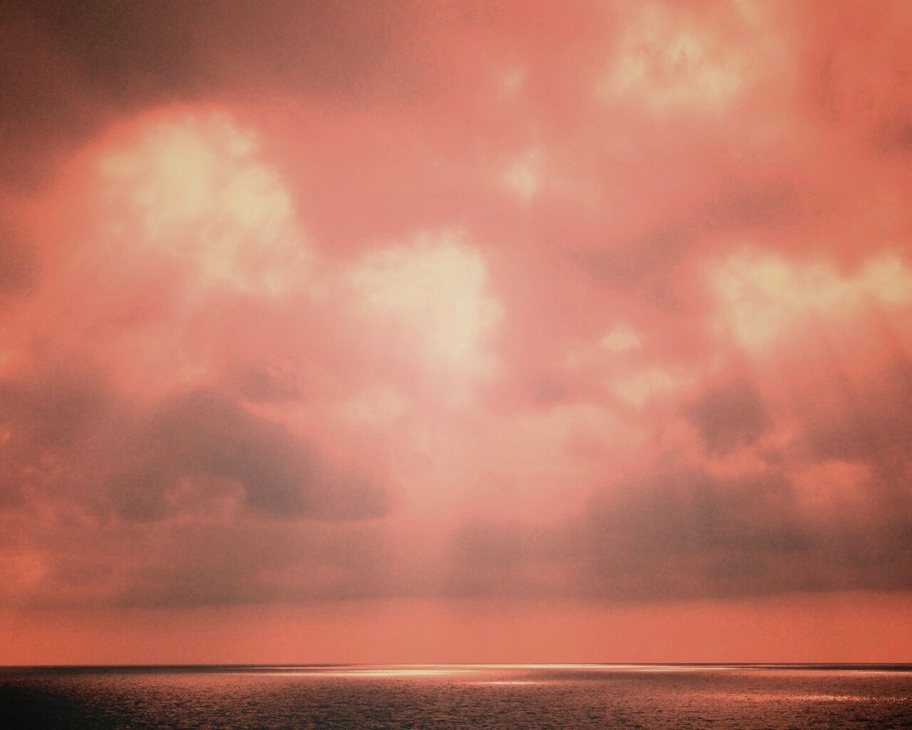 Свет на воде обои