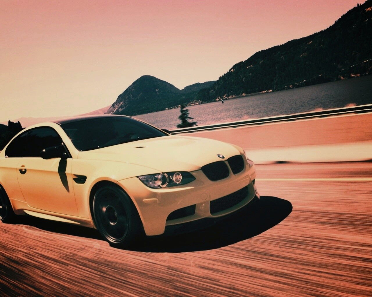 Желтый BMW обои