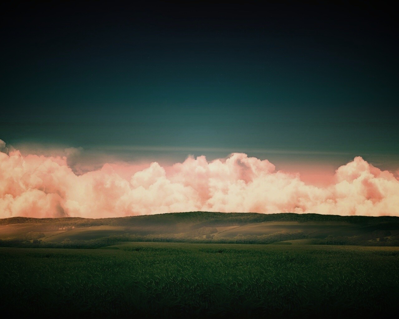 Облака у самой земли обои