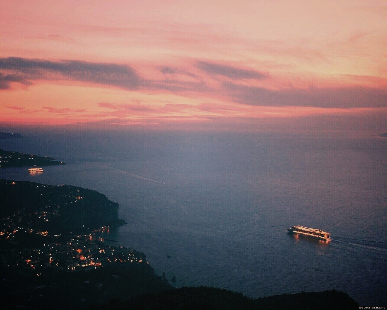 Городок у моря обои