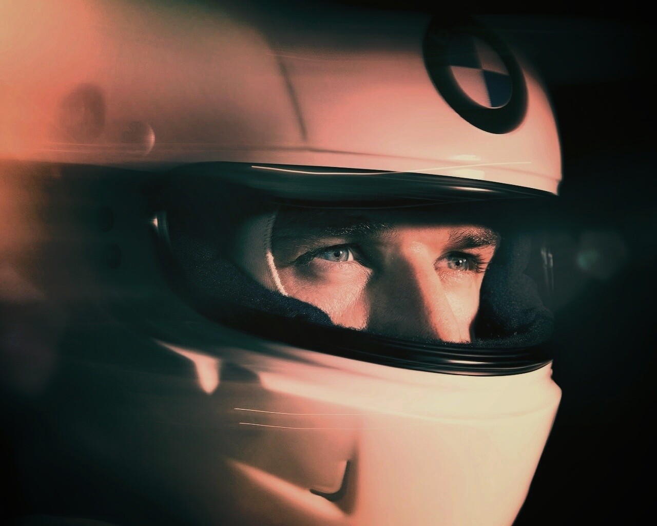 Гонщик BMW обои